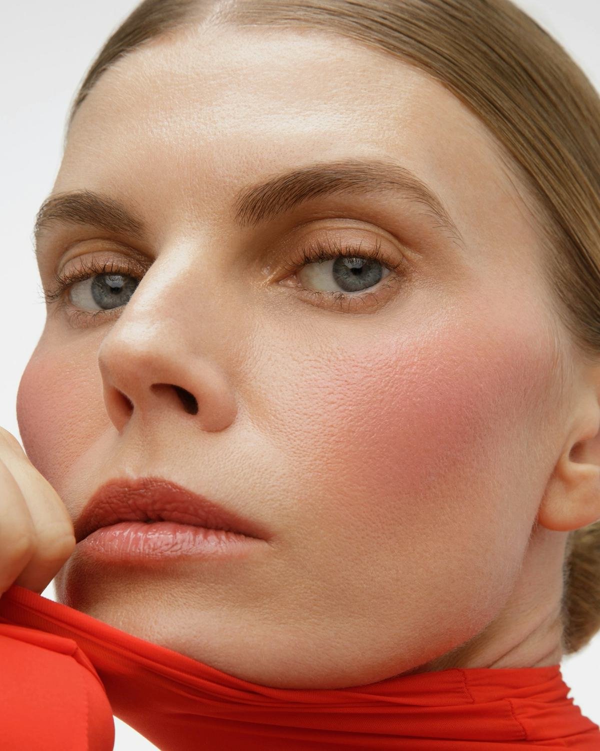 The Best Natural-Looking Mascaras For Nailing The "Ghost Lash" Trend